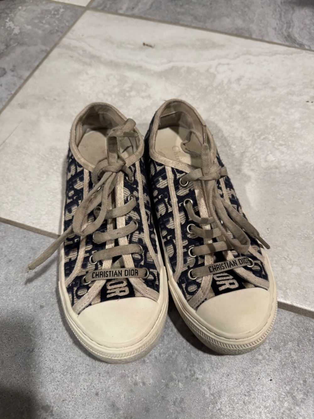 Dior Walk'n'Dior low top sneakers with blue Oblique embroidered canvas motif 36